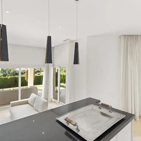 Villa Breathtaking Views From Near - Heated